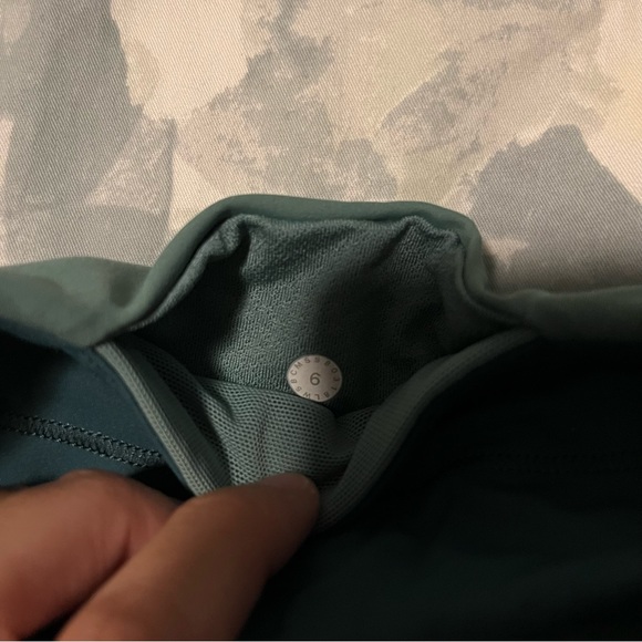 Lululemon Wake and Train 28” size 6 - Picture 7 of 7